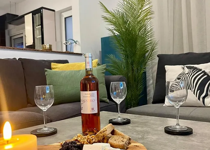 Victoria's Spacious * Rhodes City