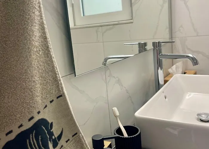 Victoria's Spacious * Rhodes City