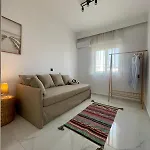Victoria's Spacious Apartment