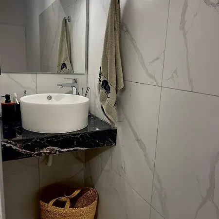 Daire Victoria's Spacious *