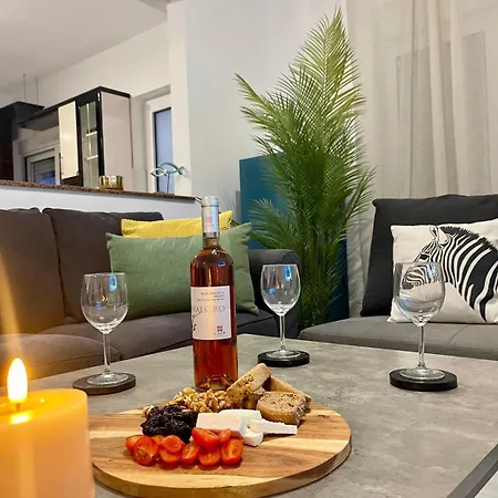 Victoria's Spacious * Rhodes City