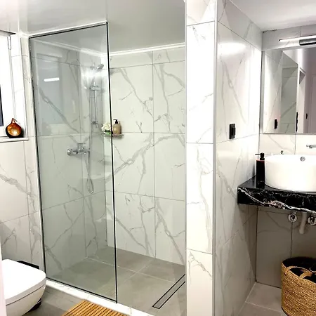 Daire Victoria's Spacious