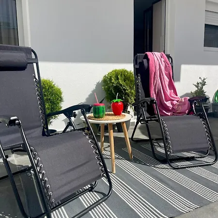 Daire Victoria's Spacious Rhodes City