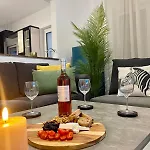 Victoria's Spacious * Rhodes City